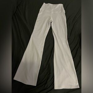 Gilly Hicks Recharged Flared Leggings 💜